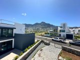 Kıbrıs Girne Karşıyaka da Denize Yürüme Mesafesinde 4+1 Özel Havuzlu Villa