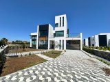 Kıbrıs Girne Karşıyaka da Denize Yürüme Mesafesinde 4+1 Özel Havuzlu Villa