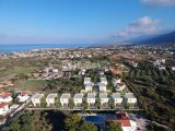 Kıbrıs Girne Karşıyaka’da Türk Tapulu, Denize Yürüme Mesafesinde 3+1 Havuzlu Lüks Villalar