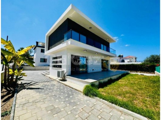 KKTC GİRNE KARŞIYAKA BÖLGESİNDE SATILIK MÜSTAKİL VİLLA