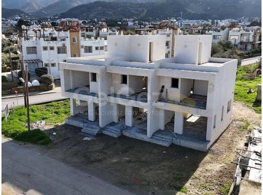 Girne Lapta Bölgesinde 2+1 Satılık Teraslı İkiz Villa