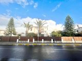 Girne Ozanköy'de Full eşyalı satılık 4+1 Havuzlu Villa