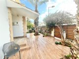 Girne Ozanköy'de Full eşyalı satılık 4+1 Havuzlu Villa