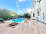 Girne Ozanköy'de Full eşyalı satılık 4+1 Havuzlu Villa
