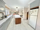 Girne Ozanköy'de Full eşyalı satılık 4+1 Havuzlu Villa