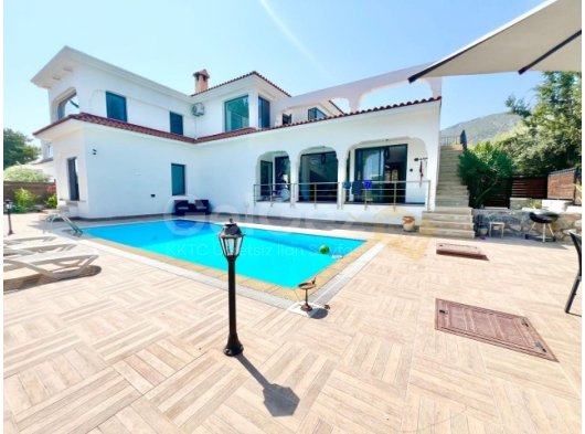 KKTC Girne Ozanköy'de Satılık Türk Malı Süper Lüx 4+1 Villa