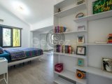 KKTC Girne Ozanköy'de Havuzlu 4+1 Ultra Lüks Villa - Geniş Bahçe, Eşsiz Konum!