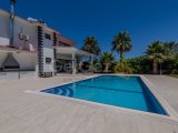 KKTC Girne Ozanköy'de Havuzlu 4+1 Ultra Lüks Villa - Geniş Bahçe, Eşsiz Konum!