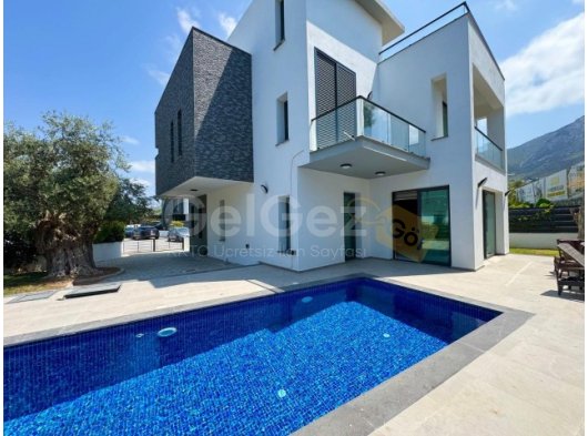 KKTC Girne Ozanköy de Deniz Manzaralı Geniş Teraslı Ful Eşyalı Sıfır Fırsat Villa