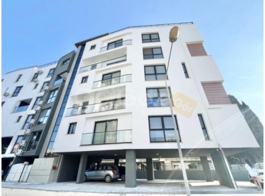 Girne Merkezde Full Deniz Manzaralı Satılık Geniş 3 + ! Daire