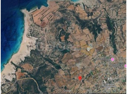 Dipkarpaz'da satılık deniz manzaralı, inşaat izni olan arsa