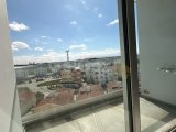 Lefkoşa Yenikent’te Dağ ve Şehir Manzaralı Lüks 4+1 Çatı Katı ve Misafir Evi