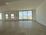 Lefkoşa Yenikent’te Dağ ve Şehir Manzaralı Lüks 4+1 Çatı Katı ve Misafir Evi