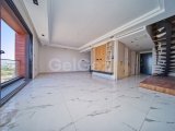KKTC Girne Bellapais'te Deniz ve Dağ Manzaralı Satılık Ultra Lüks 3+1 Dubleks Daire