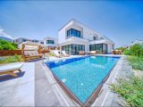 Girne Bellapais Bölgesinde, Türk Malı, Triplex, 5+2, Yüzme Havuzlu Satılık Lüks Villa
