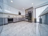 Girne Bellapais Bölgesinde, Türk Malı, Triplex, 5+2, Yüzme Havuzlu Satılık Lüks Villa