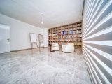 Girne Bellapais Bölgesinde, Türk Malı, Triplex, 5+2, Yüzme Havuzlu Satılık Lüks Villa