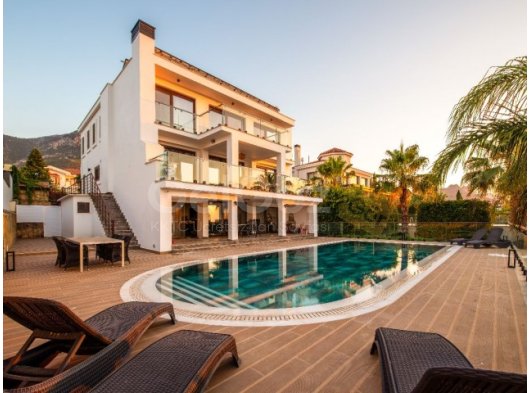 KKTC GİRNE BELLAPAİS BÖLGESİNDE SATILIK LÜKS 4+2 VİLLA