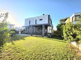 KKTC Girne Edremitte Muhteşem Konumda Satılık 4+1 Bodrumlu Lüks Villa