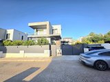 KKTC Girne Edremitte Muhteşem Konumda Satılık 4+1 Bodrumlu Lüks Villa