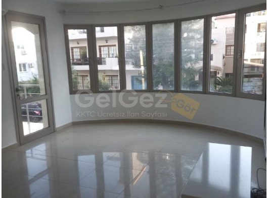 Girne Merkez'de 20 Temmuz stadyumu civarında satılık 3+1 daire