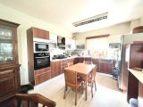 KKTC Girne Merkezde Havuzlu Site İçerisinde Satılık Geniş 3+1 Daire