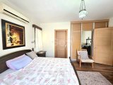 KKTC Girne Merkezde Havuzlu Site İçerisinde Satılık Geniş 3+1 Daire