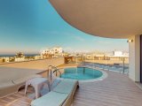 KKTC Girne Merkezde Site İçerisinde Özel Teras Yüzme Havuzlu Satılık 4+1 Tripleks Penthouse