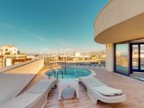 KKTC Girne Merkezde Site İçerisinde Özel Teras Yüzme Havuzlu Satılık 4+1 Tripleks Penthouse