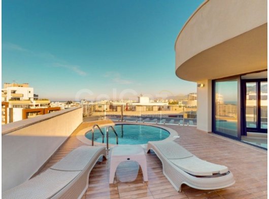 KKTC Girne Merkezde Site İçerisinde Özel Teras Yüzme Havuzlu Satılık 4+1 Tripleks Penthouse