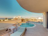 KKTC Girne Merkezde Site İçerisinde Özel Teras Yüzme Havuzlu Satılık 4+1 Tripleks Penthouse