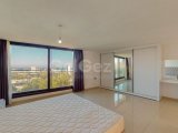 KKTC Girne Merkezde Site İçerisinde Özel Teras Yüzme Havuzlu Satılık 4+1 Tripleks Penthouse