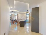 KKTC Girne Merkezde Site İçerisinde Özel Teras Yüzme Havuzlu Satılık 4+1 Tripleks Penthouse