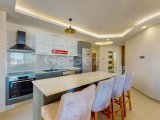 KKTC Girne Merkezde Site İçerisinde Özel Teras Yüzme Havuzlu Satılık 4+1 Tripleks Penthouse