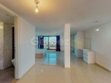 KKTC Girne Merkezde Site İçerisinde Özel Teras Yüzme Havuzlu Satılık 4+1 Tripleks Penthouse