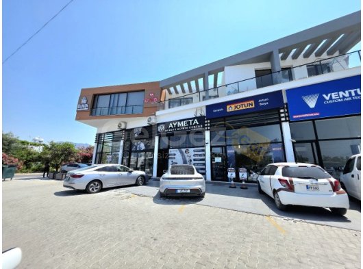 KKTC Girnede Ana Cadde Üzeri Tabela Değeri Çok Yüksek Kiralık Çift Dükkan