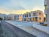 Kıbrıs Girne Karaoğlanoğlu'nda Site İçerisinde Denize 100 Metre Satılık 1+1 Daire