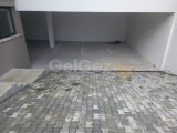 Girne Karaoğlanoğlu'nda ana yol üstü 617 m2 lik mükemmel bir konumda satılık dükkan