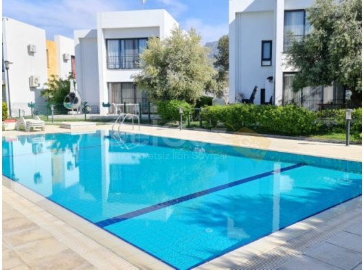 Kıbrıs Girne Karaoğlanoğlu'nda Havuzlu Site İçerisinde Satılık 2+1 Müstakil Villa