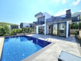 KKTC Karmi'de Site İçerisinde Eşyalı Satılık 4+1 Havuzlu Lüks Villa