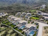 Kıbrıs Girne Karmi Bölgesinde Ful Deniz Manzaralı Ultra Lüks 5+1 Satılık Villalar
