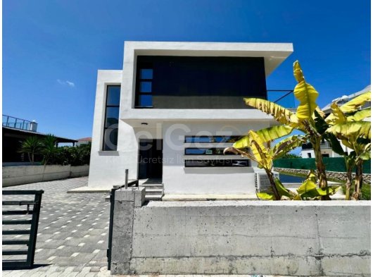 KKTC GİRNE KARŞIYAKA BÖLGESİNDE SATILIK MÜSTAKİL VİLLA