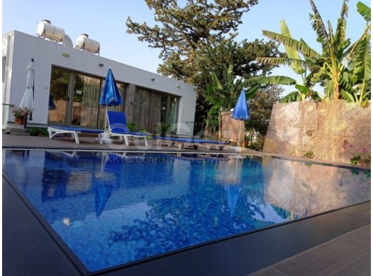 Lapta’da Günlük Kiralık 4+1 Villa – Yüzme Havuzlu, Minimum 3 Gün Konaklama