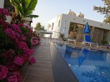 Lapta’da Günlük Kiralık 4+1 Villa – Yüzme Havuzlu, Minimum 3 Gün Konaklama