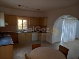 Girne, Lapta bölgesinde anayola yakın satılık 3+1 villa
