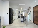 Zeytinlik’te Günlük Kiralık 3+1, 3 Banyolu Villa – Ortak Havuzlu, Minimum 3 Gün Konaklama • Konum: Zeytinlik