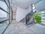 KKTC Girne Zeytinlik Bölgesinde Satılık Türk Tapulu Lüks 4+1 Havuzlu Villa