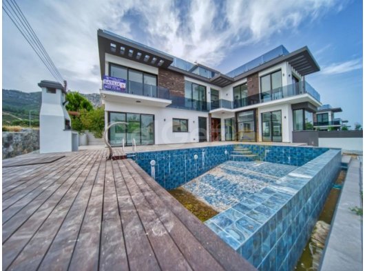 KKTC Girne Zeytinlik Bölgesinde Satılık Türk Tapulu Lüks 4+1 Havuzlu Villa