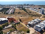 İSKELE BAHÇELER'DE SATILIK ARSA.