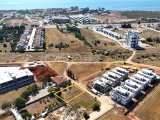 İSKELE BAHÇELER'DE SATILIK ARSA.